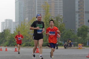 2011杭州国际马拉松赛中抓拍的一些比较好玩的镜头