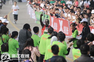 2010杭州国际马拉松开跑 肯尼亚选手包揽男子组前三名
