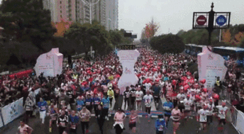 杭州首届国际女子马拉松活力开跑，伊一陈燃领衔，高颜值跑者闪耀西湖