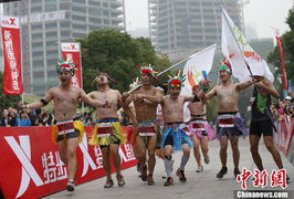 2013杭州国际马拉松鸣枪开跑 光猪勇士与集体跑全程展现体育精神